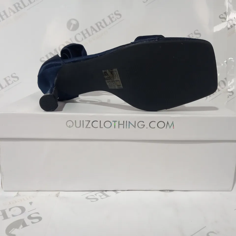 BOXED PAIR OF QUIZ OPEN TOE HIGH HEEL SANDALS IN NAVY EU SIZE 37