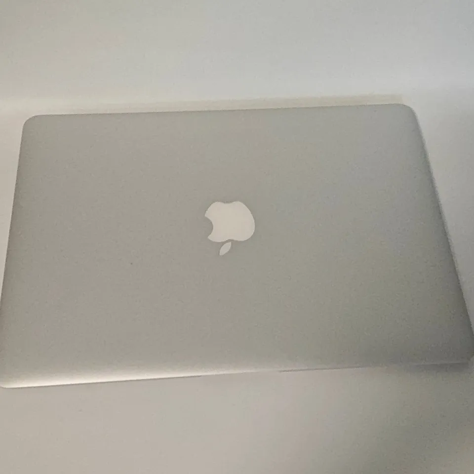 UNBOXED APPLE MACBOOK AIR I-7 8GB/256GB IN SILVER - A1466