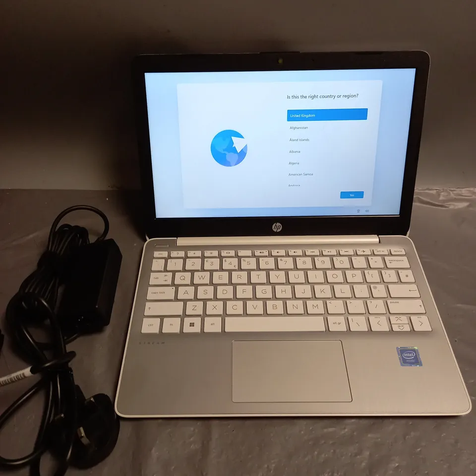 BOXED HP STREAM 11" LAPTOP - 11-AK0027NA