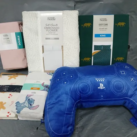 BOX OF APPROXIMATELY 10 ASSORTED BEDDING & SOFT FABRICS ITEMS TO INCLUDE - PLAYSTATION CUSHION - STITCH FITTED SHEET - EMBOSSED FLOWER DUVET - ETC