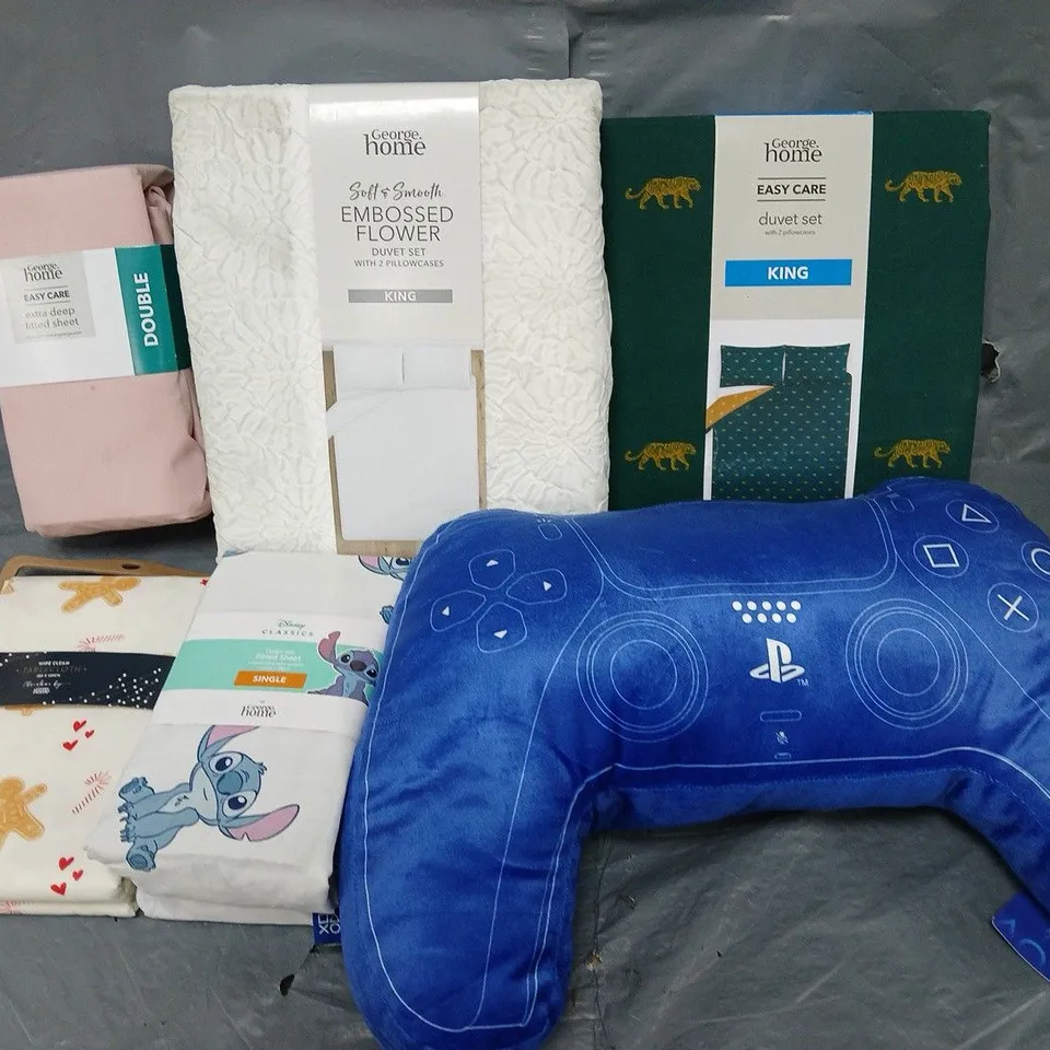 BOX OF APPROXIMATELY 10 ASSORTED BEDDING & SOFT FABRICS ITEMS TO INCLUDE - PLAYSTATION CUSHION - STITCH FITTED SHEET - EMBOSSED FLOWER DUVET - ETC