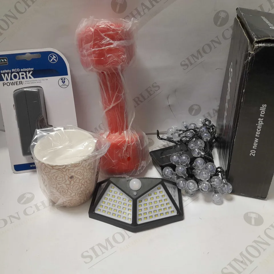 LOT OF APPROX 12 ASSORTED HOUSEHOLD ITEMS TO INCLUDE 4KG WEIGHT, RECEIPT ROLLS, SOLAR LIGHT, ETC
