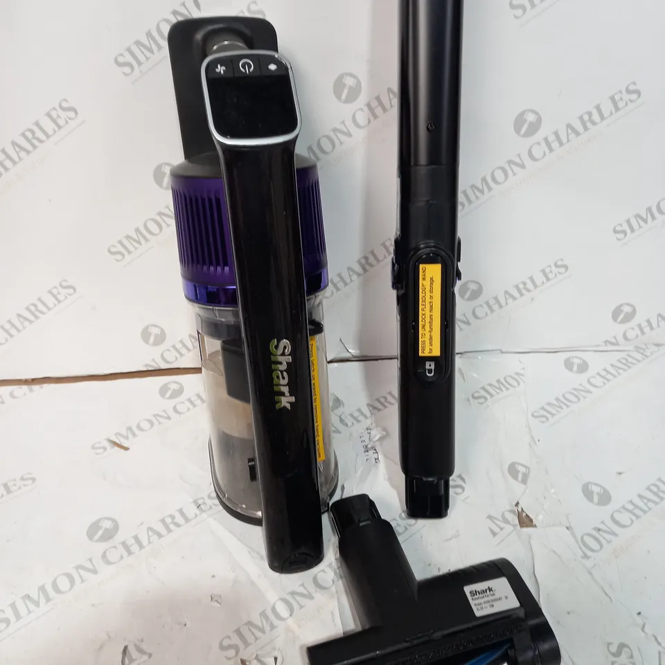 BOXED SHARK COMPLETE HOME CORDLESS STICK VACUUM