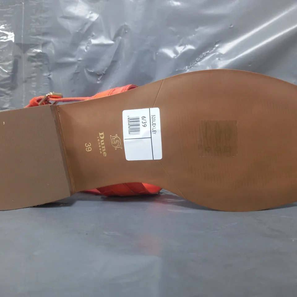 BOXED PAIR OF DUNE LONDON TOE-POST SANDALS IN ORANGE SIZE 7