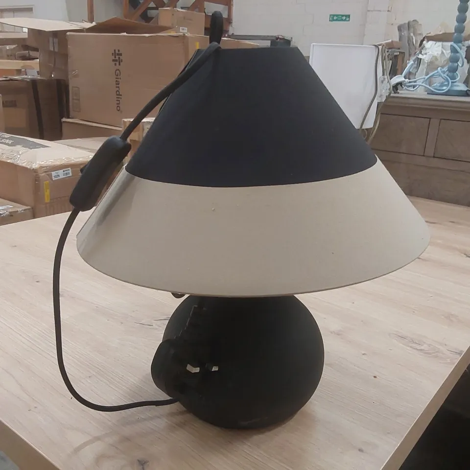 DESIGNER TABLE LAMP