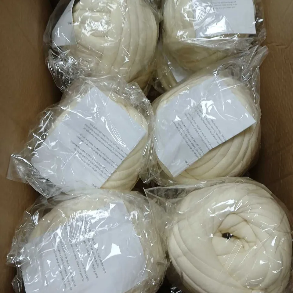 LOT OF 15 ROLLS OF LARGE YARN - CREAM