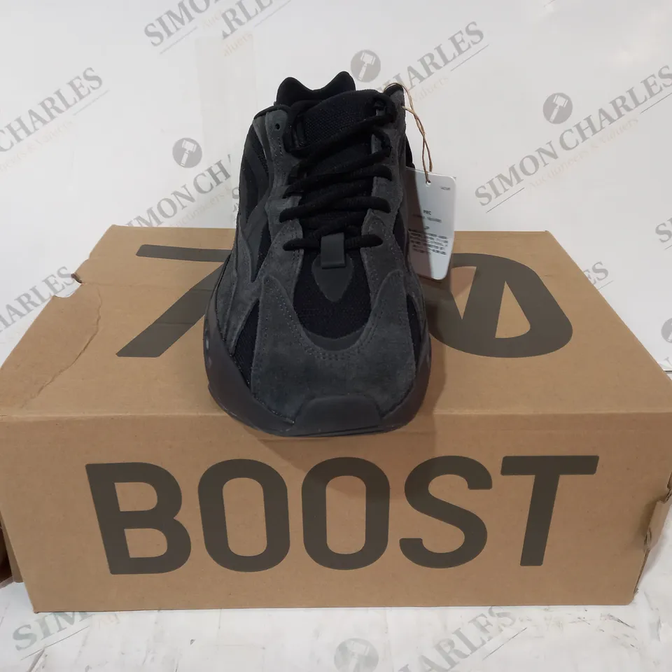 BOXED PAIR OF ADIDAS YEEZYBOOST 700 V2 SHOES IN BLACK/DARK GREY UK SIZE 12