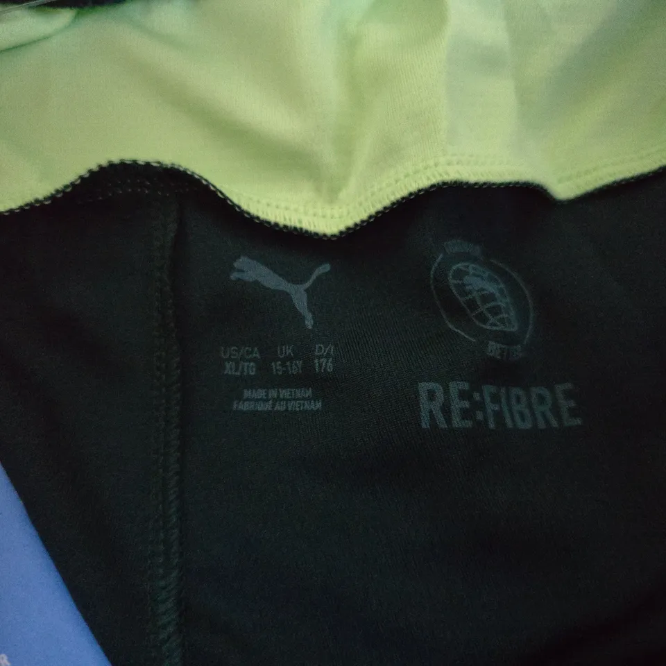 MANCHESTER CITY JNR SHORTS IN GREEN - UK 15-16Y