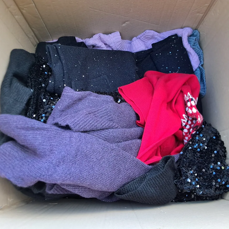 LOT OF APPROXIMATELY 20 ASSORTED CLOTHING ITEMS TO INCLUDE HOBBS AND JDY IN VARIOUS SIZES 