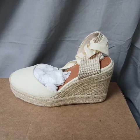 ASOS DESIGN WIDE FIT TYRA CLOSED-TOE WEDGES – NATURAL, UK 5