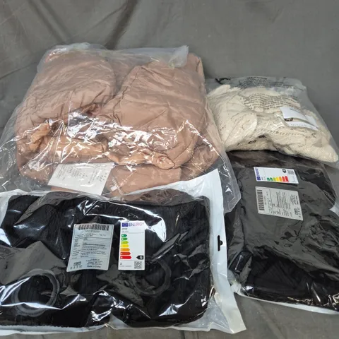 APPROXIMATELY 25 ASSORTED CLOTHING AND FASHION PRODUCTS IN VARIOUS STYLES AND SIZES - COLLECTION ONLY