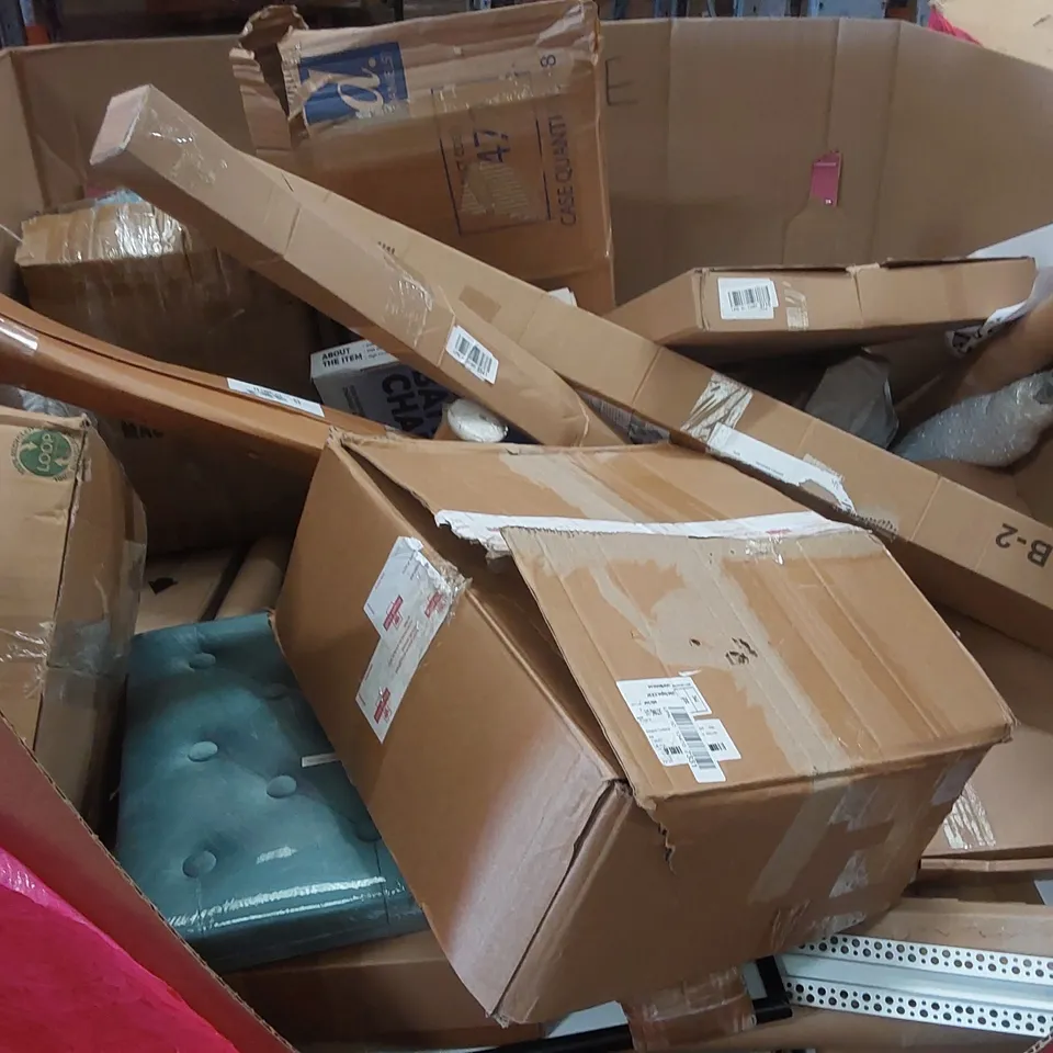 PALLET OF ASSORTED ITEMS INCLUDING: CEILING FAN LIGHT, RETRACTABLE GATE, ADJUSTABLE CPAP ADJUSTABLE FOAM PILLOW, SHELVES, COMFORT CUSHION ECT