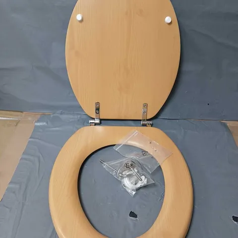 HOME TOILET SEAT (PINE EFFECT)