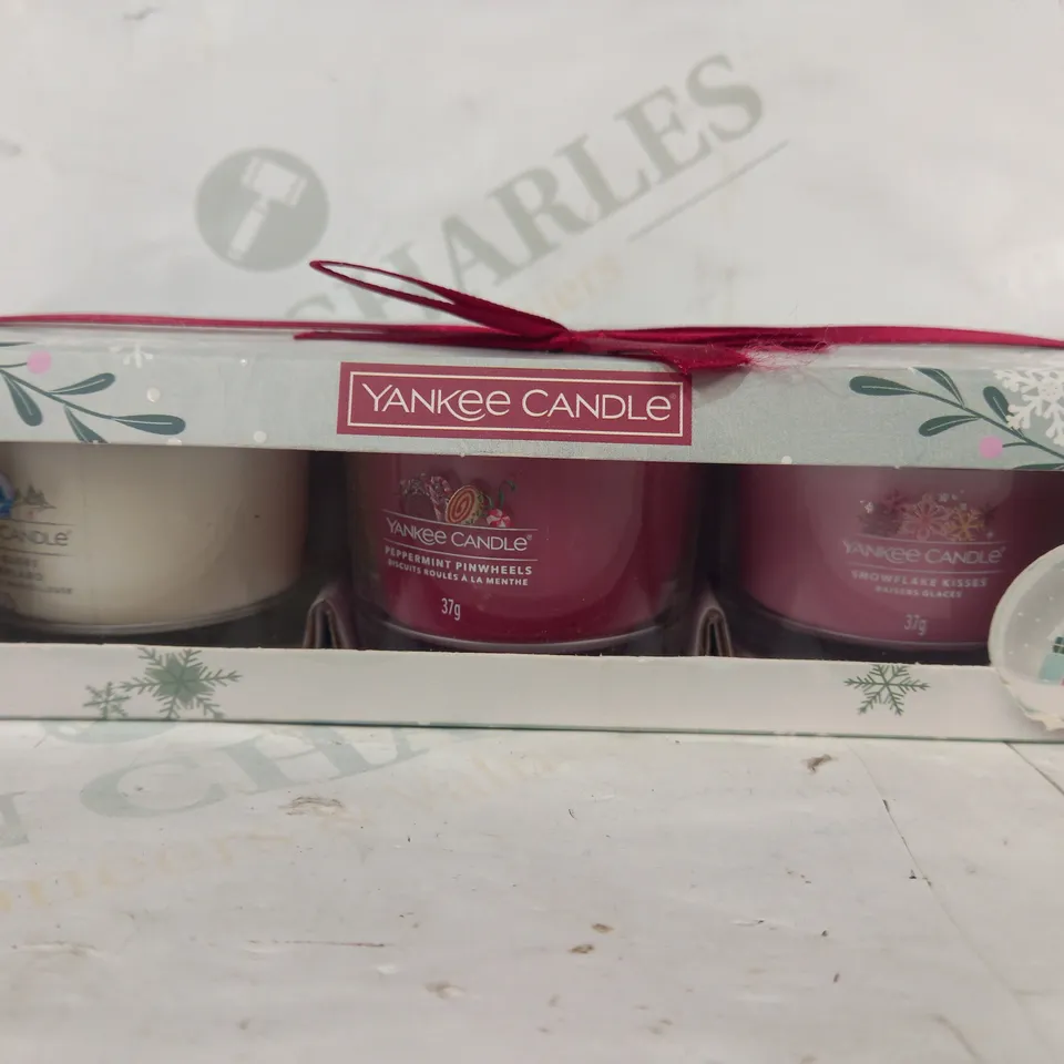 YANKEE CANDLE SET OF 3 CANDLES