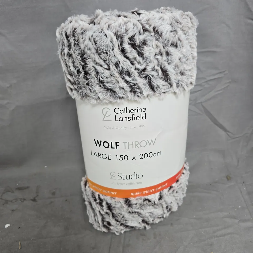 CATHERINE LANSFIELD WOLF THROW SINGLE