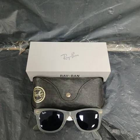 RAY-BAN ORIGINAL WAYFARER SUNGLASSES 
