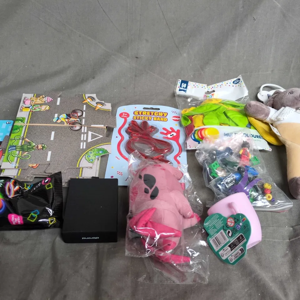 APPROXIMATELY 10 ASSORTED TOYS & GAMES PRODUCTS TO INCLUDEFIDGET GAMER, BALLOONS AND TEDDIES