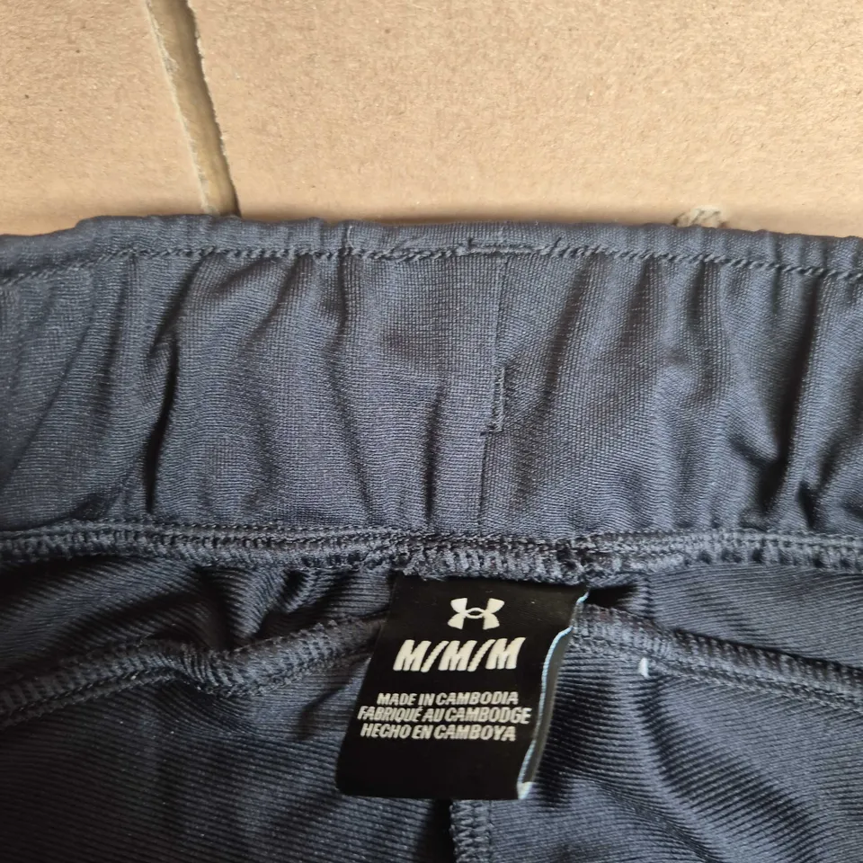 UNDER ARMOUR BLACK TRACK PANTS – UK M (M/M) 