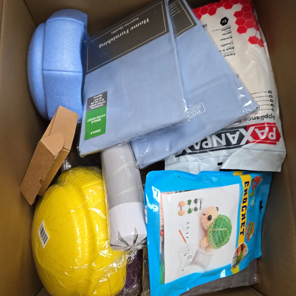 LARGE BOX OF ASSORTED HOUSEHOLD ITEMS TO INCLUDE WALLPAPER, CROCHET KIT AND BED SHEETS