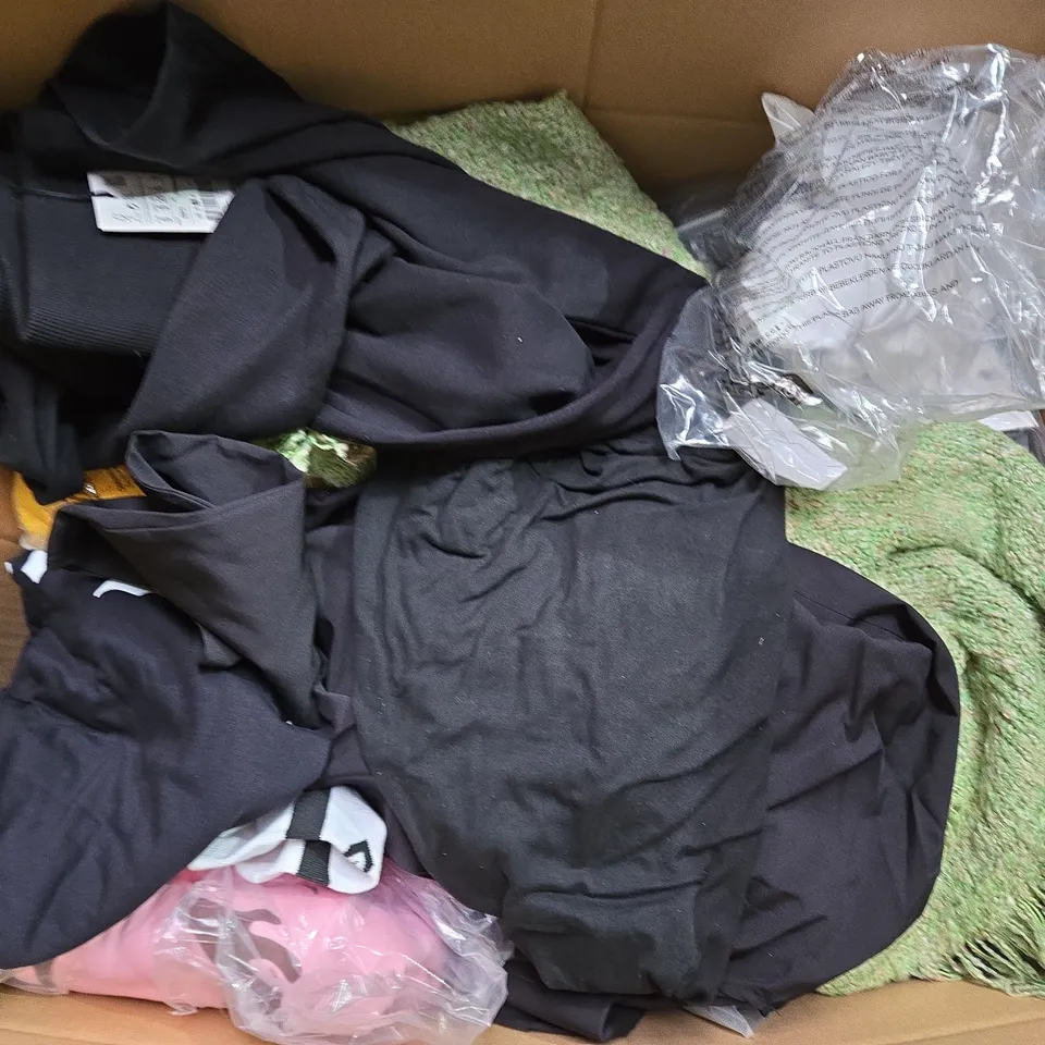 BOX OF ASSORTED CLOTHING IN DIFFERENT STYLES AND SIZES / COLLECTION ONLY 