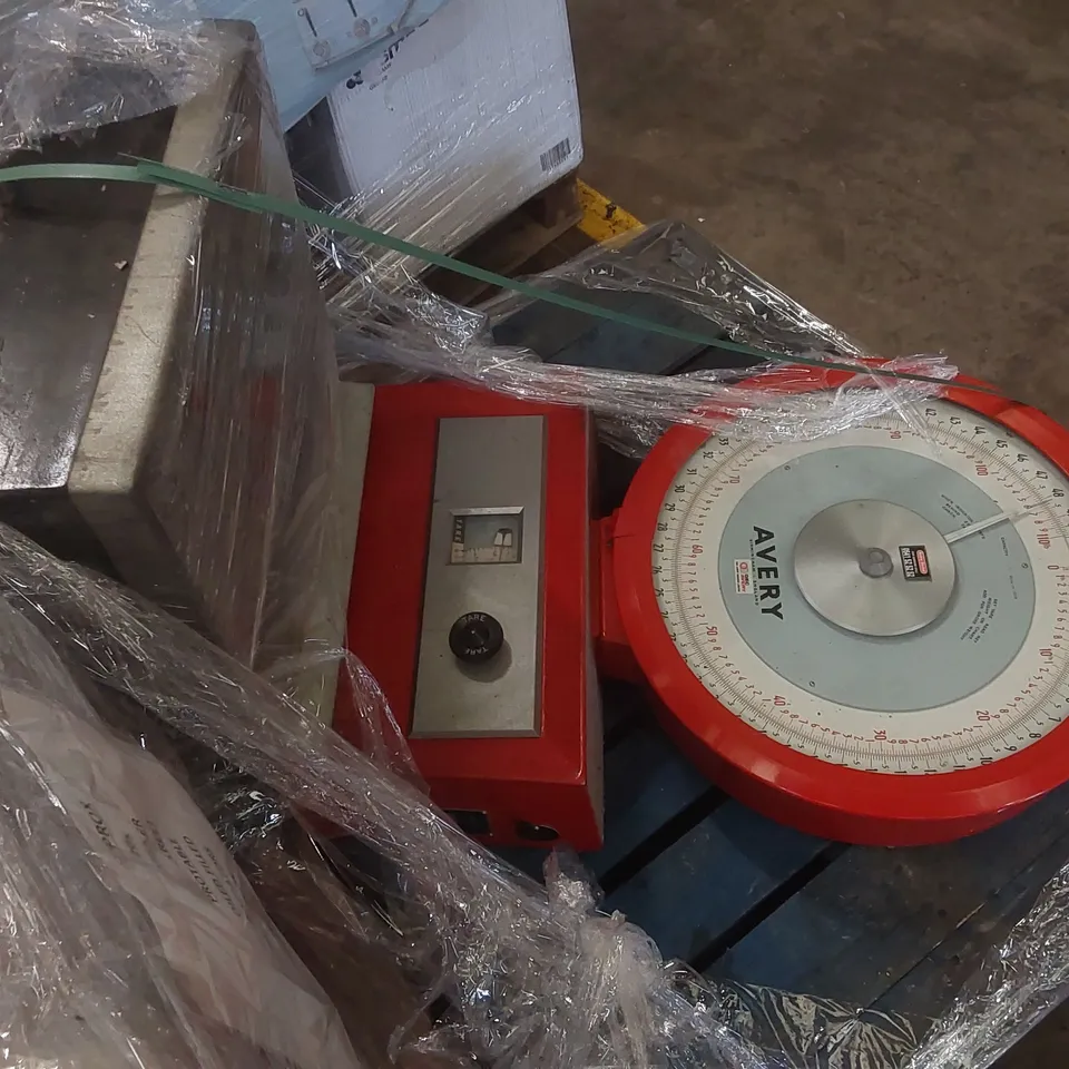 AVERY BERKEL HEAVY DUTY INDUSTRIAL VINTAGE WEIGHING SCALE