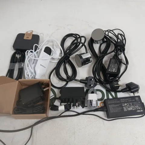 LOT OF ASSORTED CABLES TO INCLUDE FLGAN 65W, HDMI CABLE AND SKY REMOTE