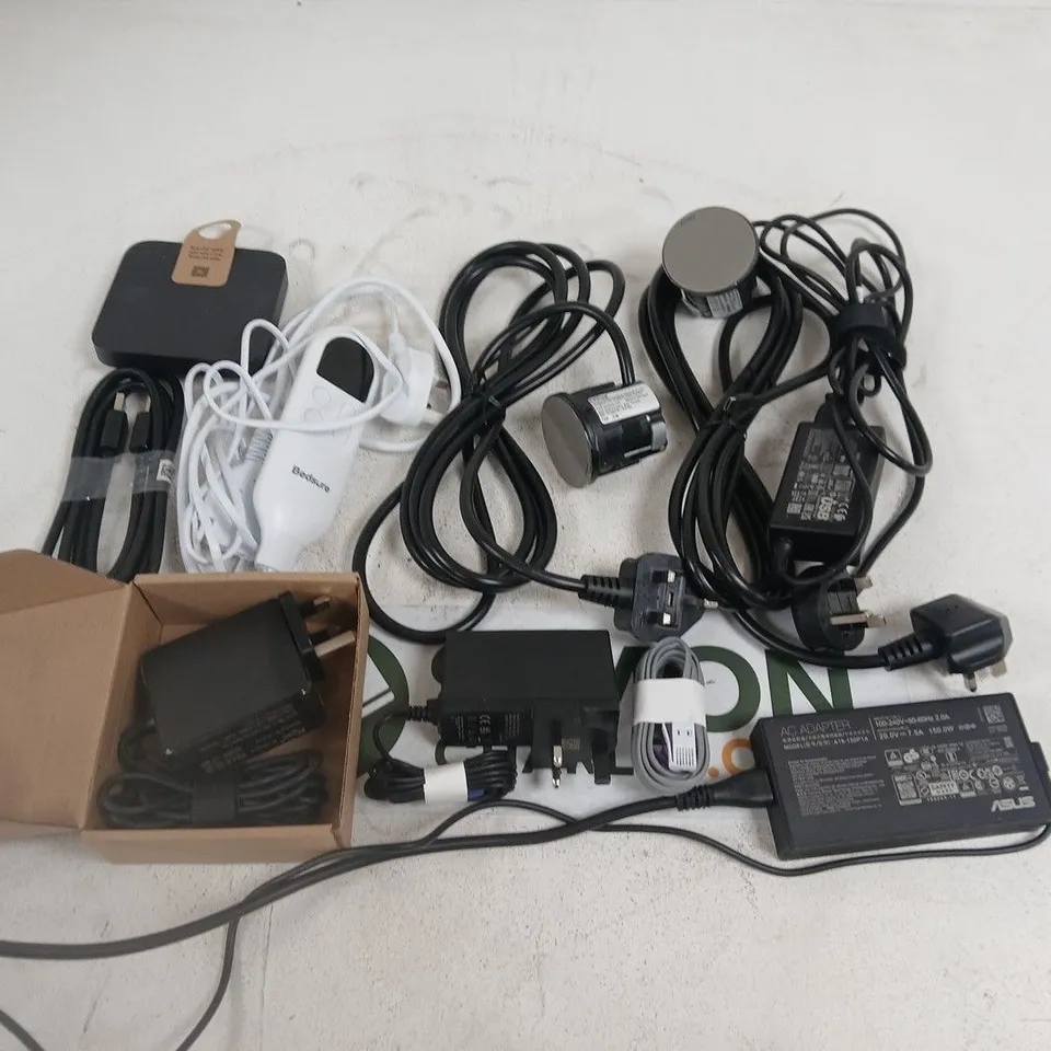 LOT OF ASSORTED CABLES TO INCLUDE FLGAN 65W, HDMI CABLE AND SKY REMOTE