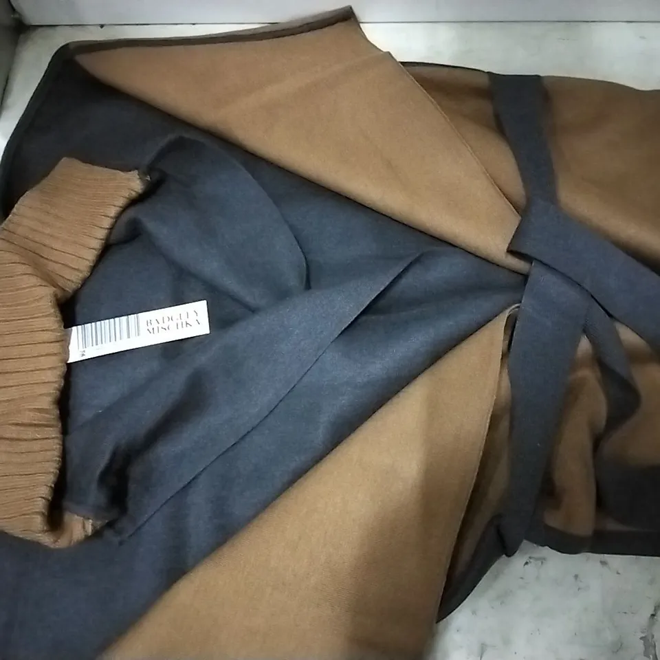 BOX CONTAINING 14PCS BADGLEY MISCHKAC ,GREY,  PONCHO ,SIZE XL  