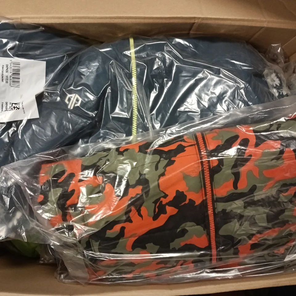 APPROXIMATELY 22 ASSORTED REGATTA/DARE2B KIDS CLOTHING ITEMS IN VARIOUS SIZES, STYES & COLOURS TO INCLUDE EXPLORE FLEECE, FREEHAND JACKET, ZESTY II FLEECE, ETC