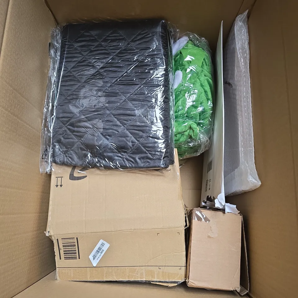 BOX OF APPROXIMATELY 12 ASSORTED HOUSEHOLD ITEMS TO INCLUDE - PLACEMAT SET - CURTAINS - BEDDING - ETC - COLLECTION ONLY