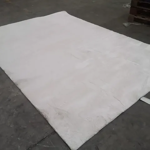 QUALITY DESIGNER AREA RUG - APPROXIMATELY 280X200CM