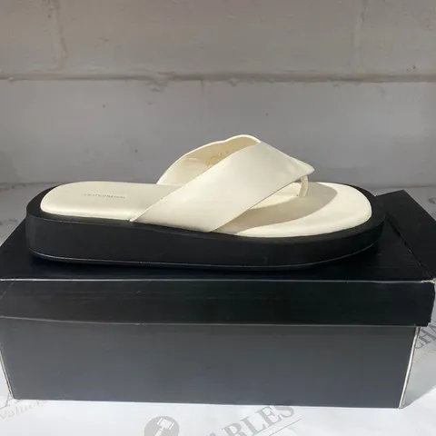 BOXED PAIR OF PRETTYLITTLETHING SLIP ONS SIZE 6