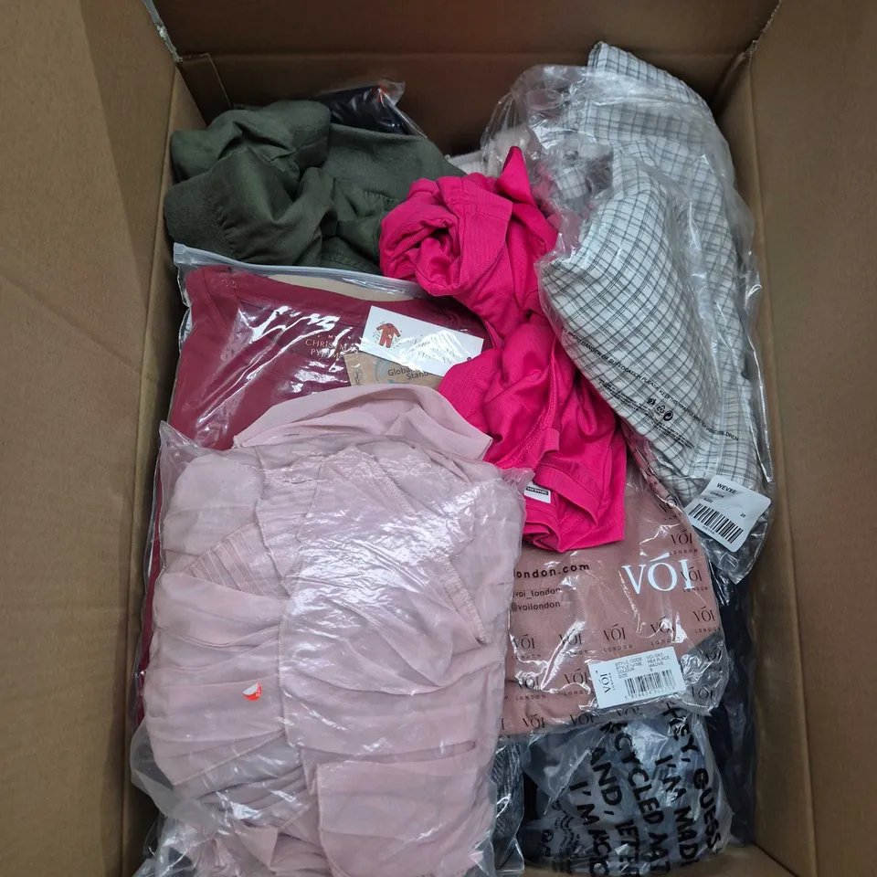 APPROXIMATLY 25 ITEMS INCLUDING TOPS,JACKETS AND SKIRTS