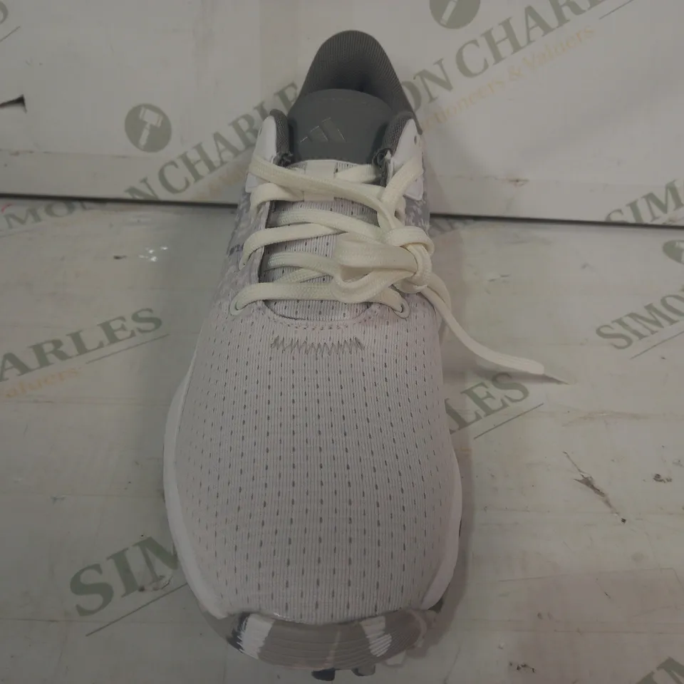 BOXED PAIR OF ADIDAS SHOES IN WHITE/GREY UK SIZE 5.5