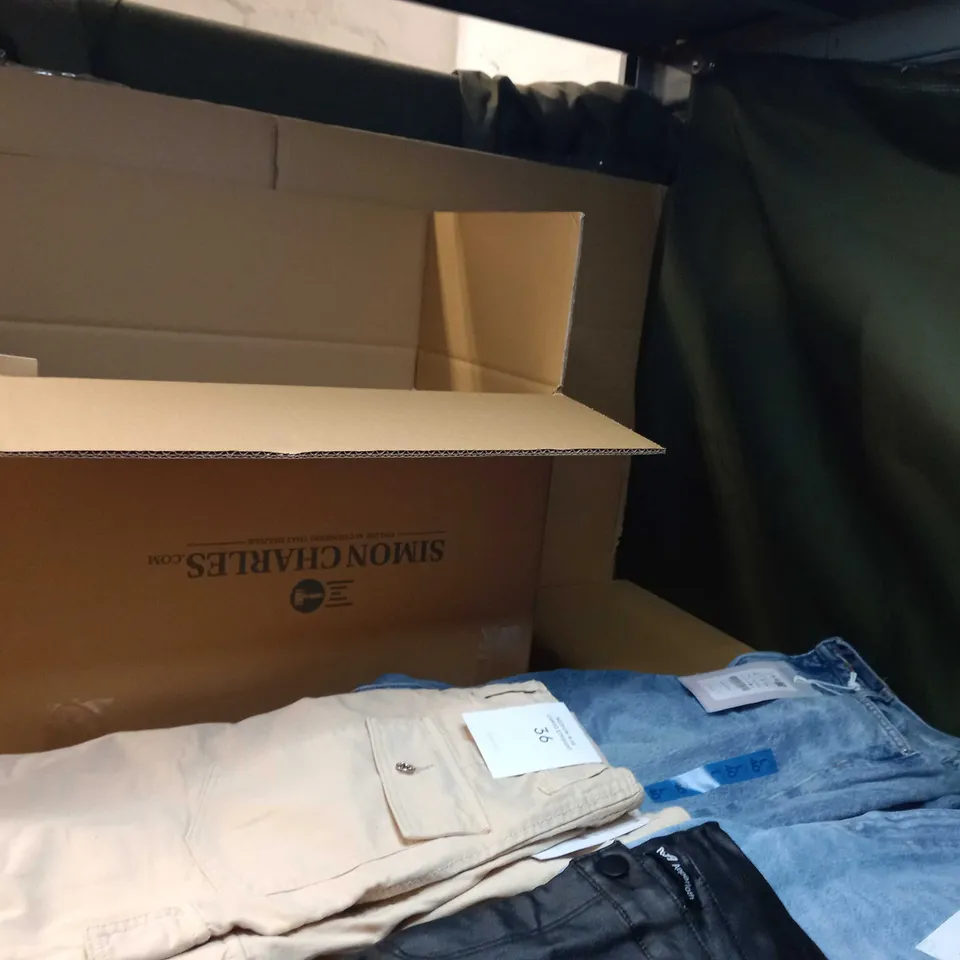 BOX OF APPROX 10 ASSORTED JEANS/DENIM ITEMS VARYING IN SIZE/COLOUR/STYLE