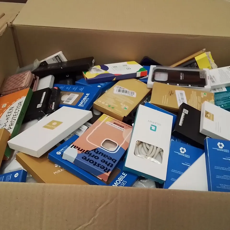 PALLET CONTAINING A LARGE QUANTITY OF PHONE CASES,SCREEN PROTECTORS