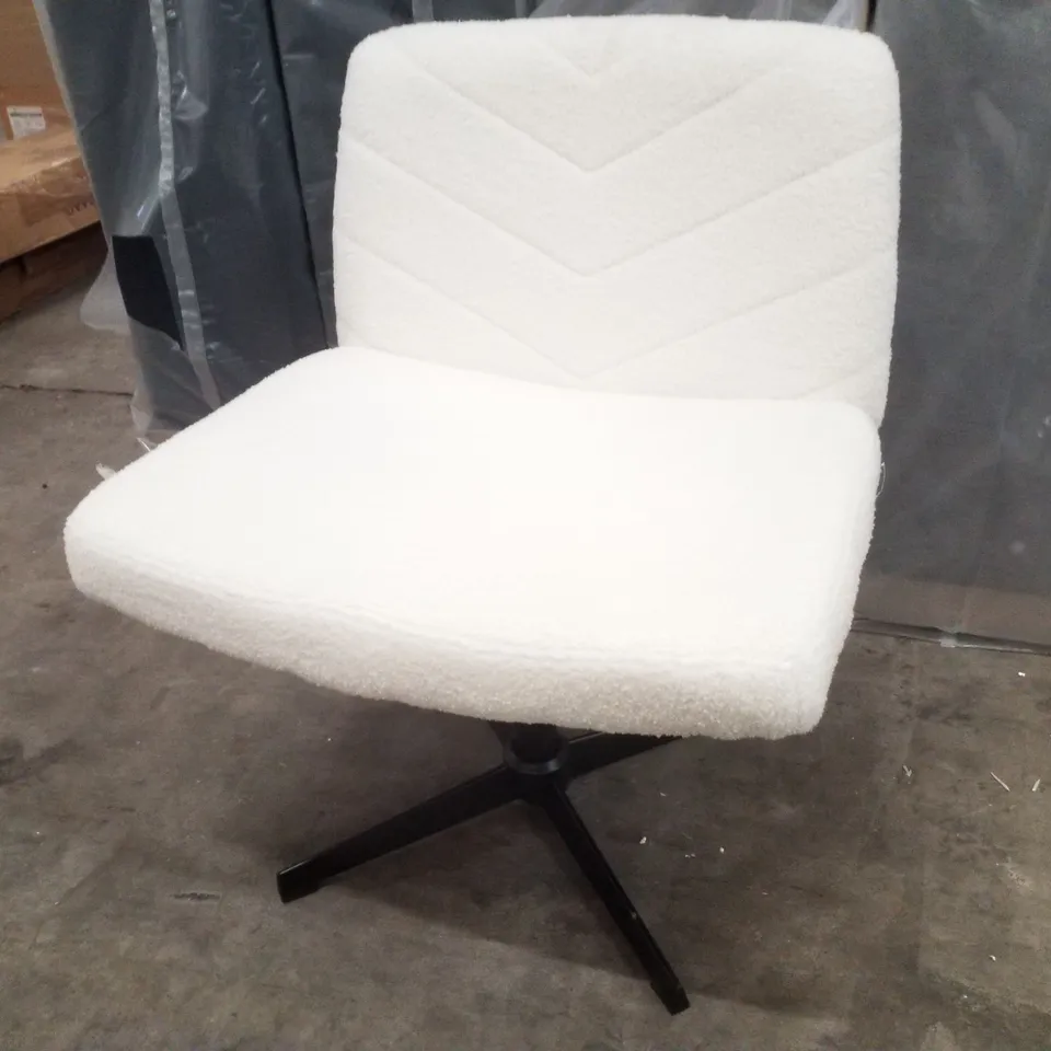 ARMLESS WIDE DESK CHAIR WITH CROSS-SHAPED BASE - BEIGE BOUCLE