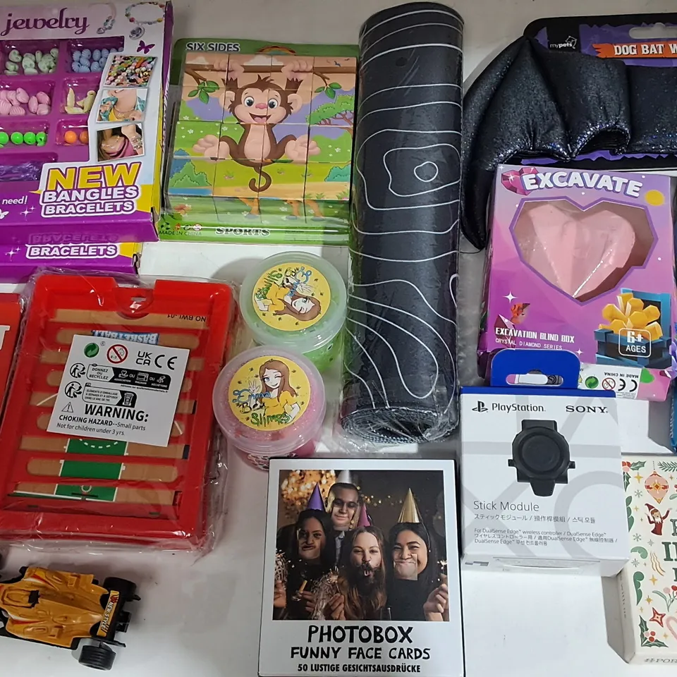 LOT OF ASSORTED TOYS AND ACTIVITIES TO INCLUDE PLAYSTATION STICK MODULE, JEWELLERY SET AND UNO CARDS