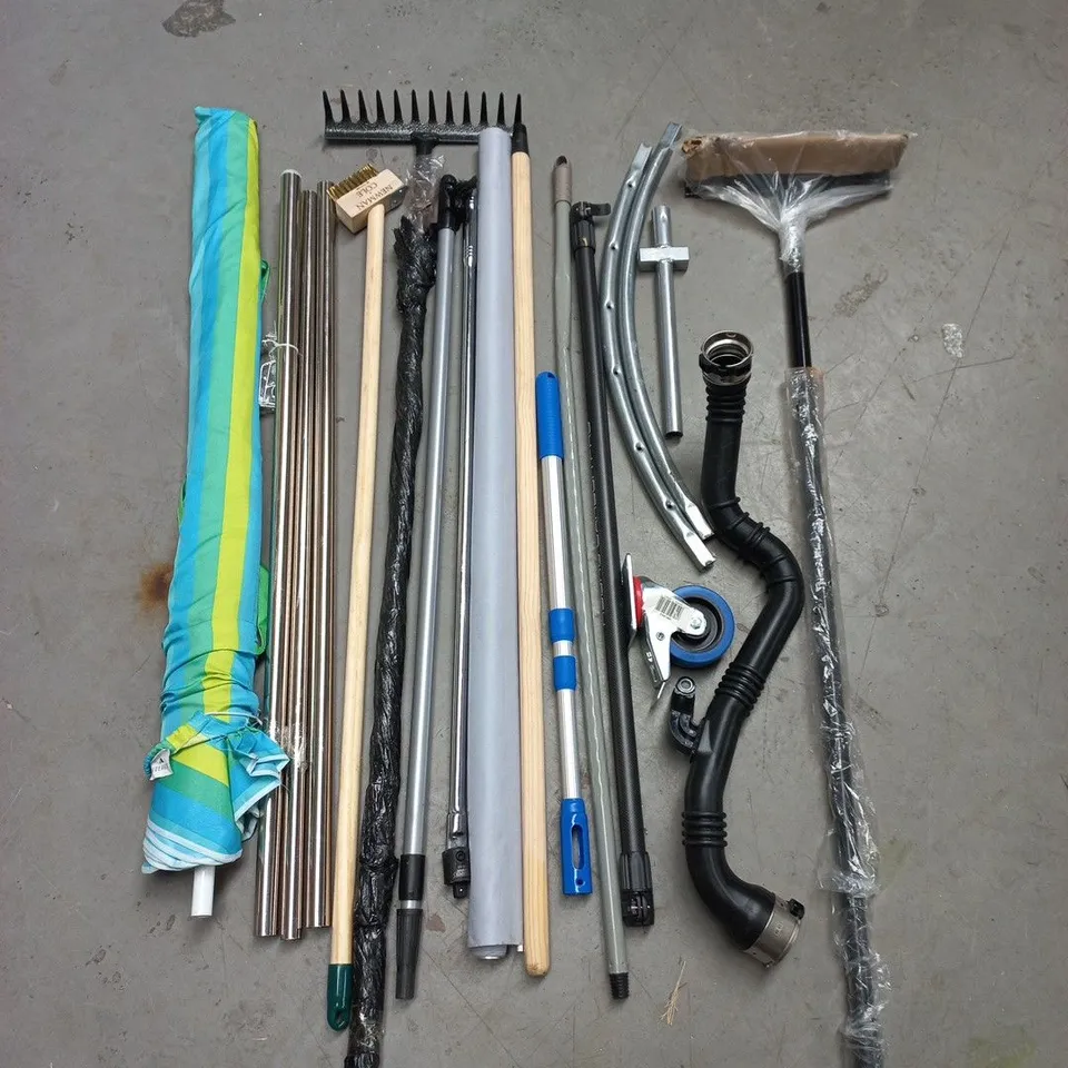 CAGE OF ASSORTED METAL FITTINGS, POLES AND TOOLS TO INCLUDE ROLL OF FELT, WEED BRUSH, VARIOUS PLASTIC TRIMS AND METAL GARDEN RACKS