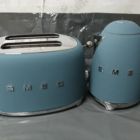 SMEG RETRO STYLE KETTLE AND 2-SLICE TOASTER - EMERALD GREEN