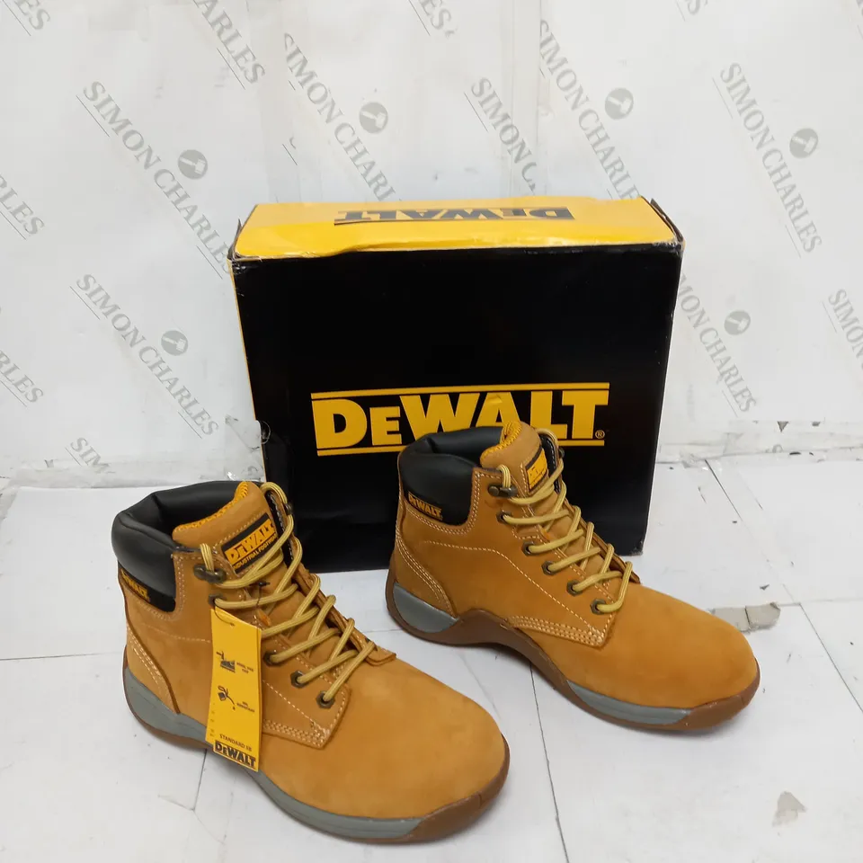 BOXED PAIR OF DEWALT STEEL TOE INDUSTRIAL BOOT SIZE UK 7