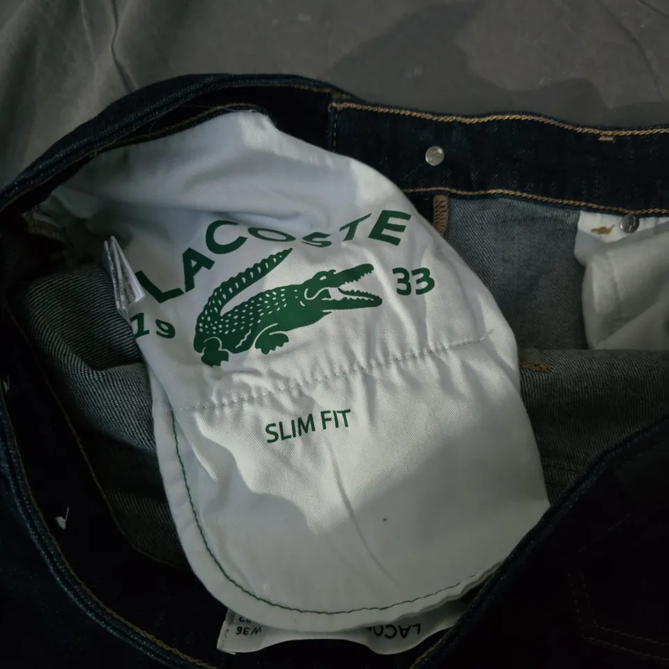 LACOSTE SLIM FIT JEANS – DARK INDIGO DENIM, WAIST 33 (UK 33)