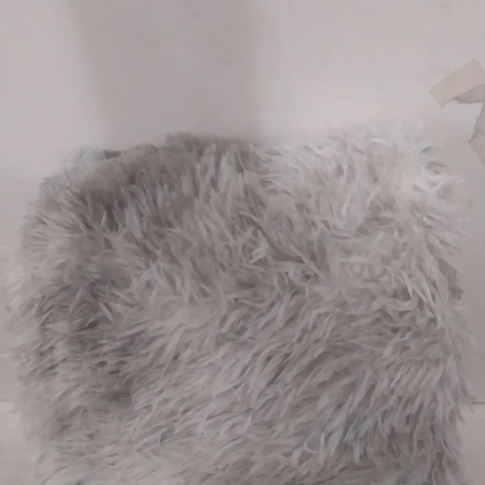 AREA FLUFFY RUGS IN FURY GREY