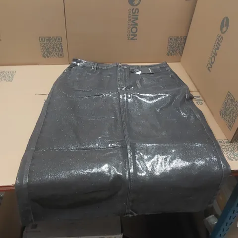 BOX CONTAINING APPROXIMATELY 9x BRAND NEW JD WILLIAMS METALIC SKIRTS - SIZE 20