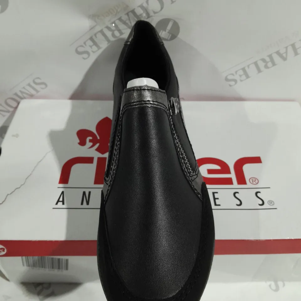 BOXED PAIR OF RIEKER TRAINER SHOE WITH ZIP IN BLACK - SIZE 5