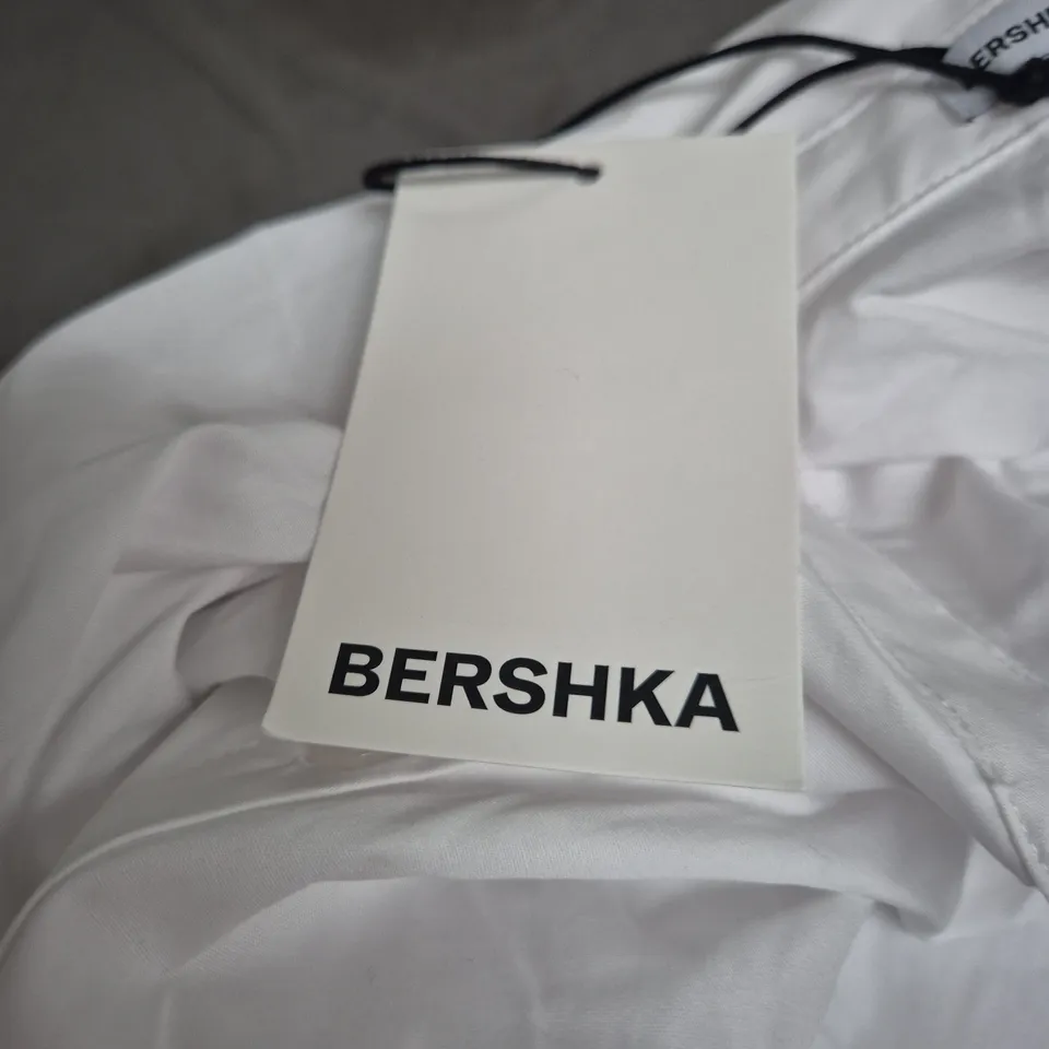 BERSHKA WOMEN'S WHITE BUTTON-DOWN SHIRT WITH DRAWSTRING WAIST – SIZE S