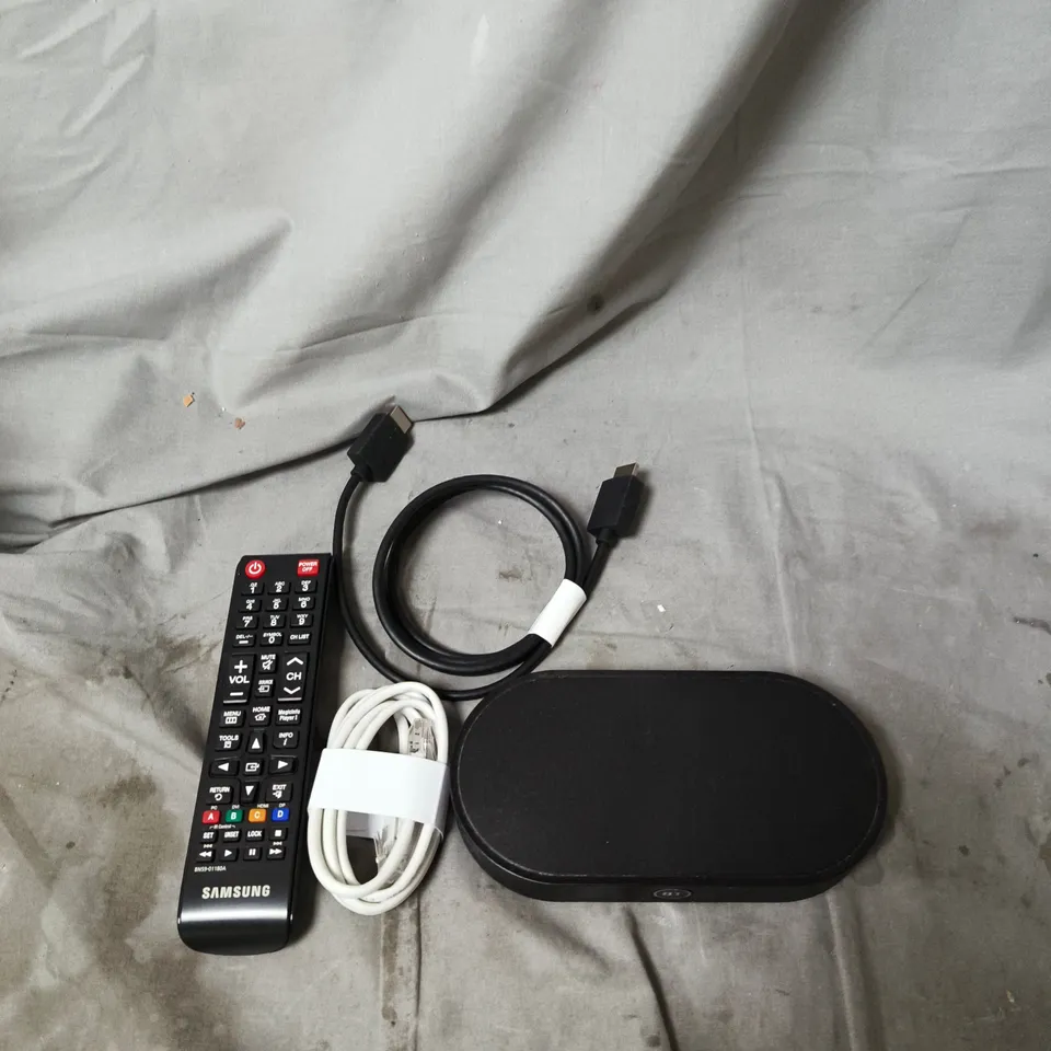 APPROXIMATELY 15 ASSORTED ELECTRICAL PRODUCTS TO INCLUDE REMOTE CONTROL, BT HUBS AND A HDMI CABLE