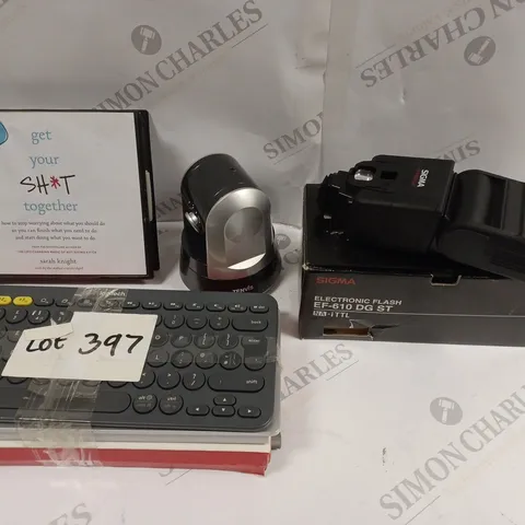 APPROXIMATELY 5 ASSORTED ELECTRICAL PRODUCTS TO INCLUDE SIGMA ELECTRONIC FLASH, TENVIS WIFI CAMERA, WIRELESS KEYBOARD ETC