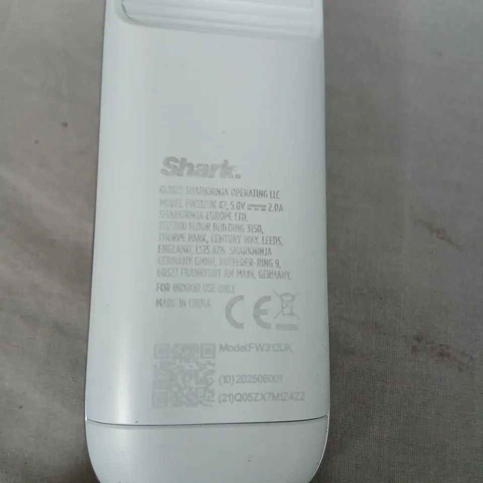 SHARK CRYOGLOW UNDER-EYE COOLING + LED MASK – BOXED