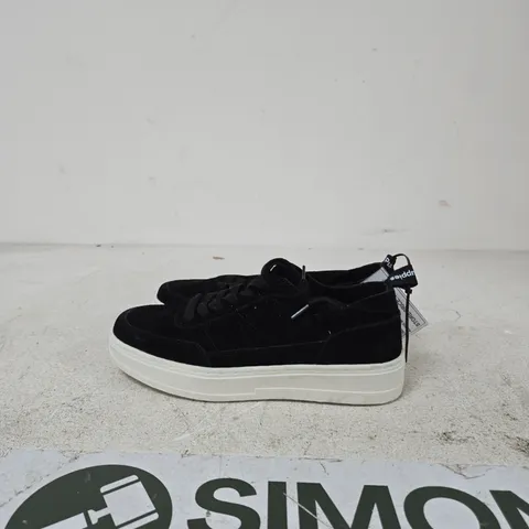 HUSH PUPPIES UK 5 BLACK SUEDE SNEAKERS WITH WHITE PLATFORM SOLE 